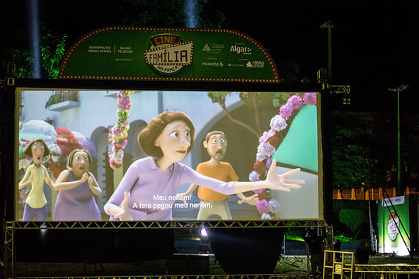 Cine Família na Praça leva experiência de cinema a céu aberto para cidades do interior mineiro