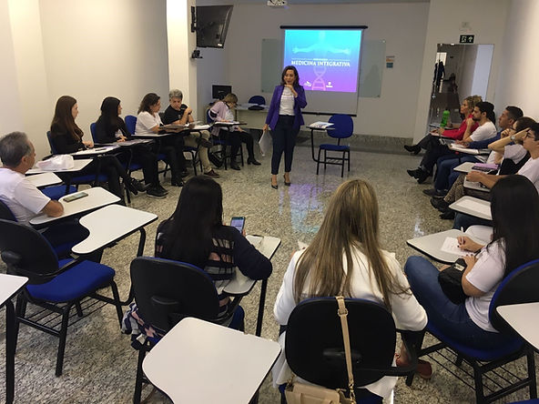 Profissionais da saúde de todo Brasil concluem especialização em Medicina Integrativa em Uberlândia