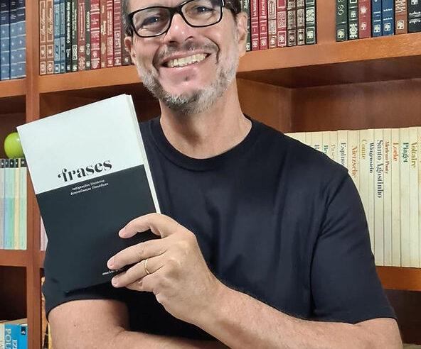 Publicitário mineiro lança livro de frases