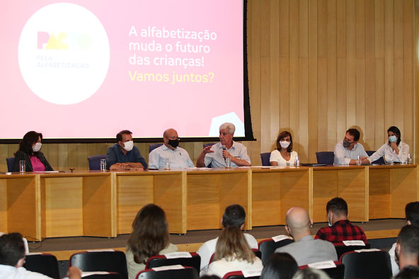 Uberlândia lança Pacto pela Alfabetização