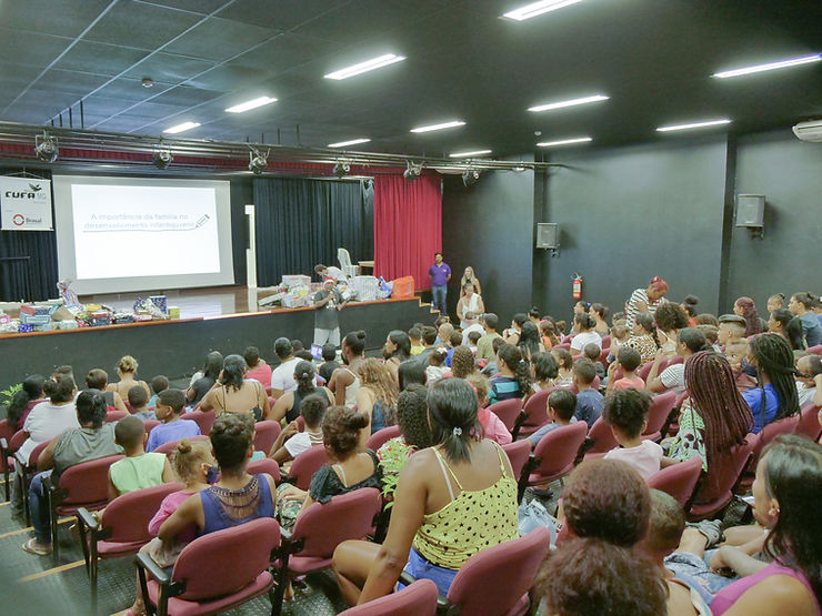Brasal Incorporações entrega presentes arrecadados e pedidos registrados em cartinhas