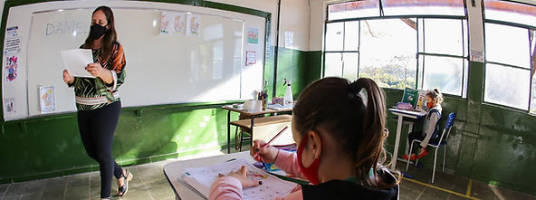 Escolas estaduais de Minas poderão contar com psicólogos e assistentes sociais