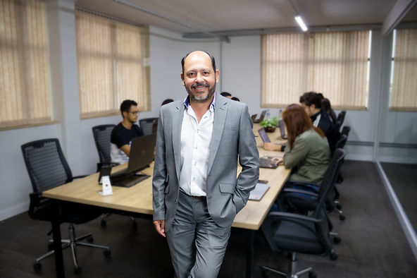 André Justino combina experiência e inquietação permanente