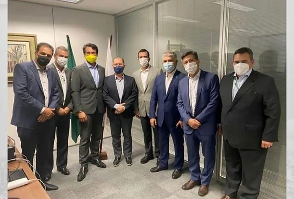 Presidente e ex-presidentes da Aciub levam reivindicações ao governador Romeu Zema