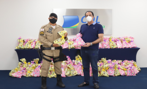 CDL Uberlândia entrega mais de 200 brinquedos à PM