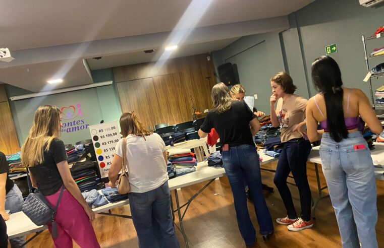 Pontes de Amor promove Outlet de moda jeans com descontos de até 70%