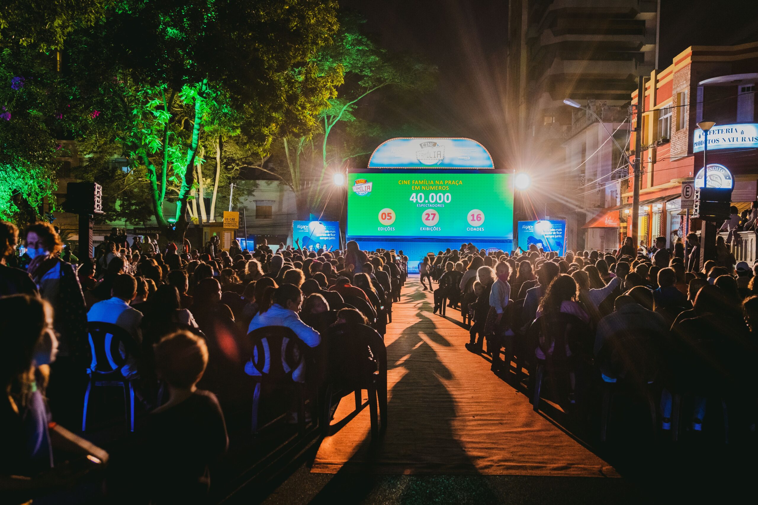 Cine Família na Praça leva telona ao ar livre para cinco cidades do interior de Minas Gerais