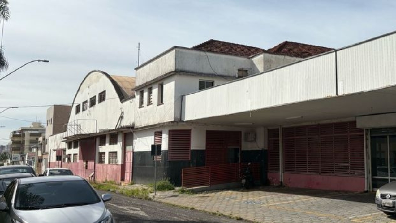 Uberlândia tem móveis públicos em leilão