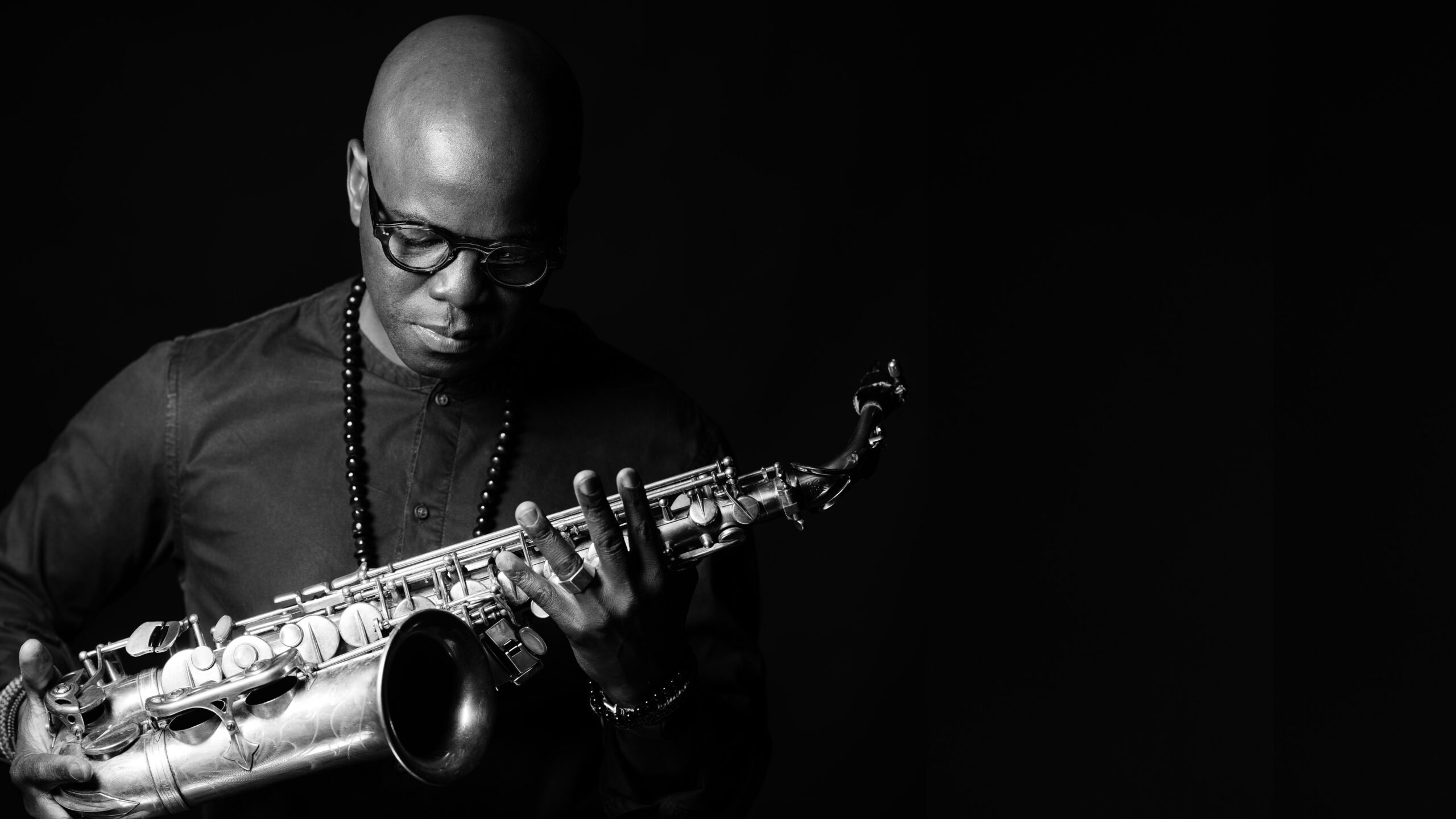 Uberlândia recebe show da turnê internacional do saxofonista moçambicano Ivan Mazuze no Pré-Fundinho Festival