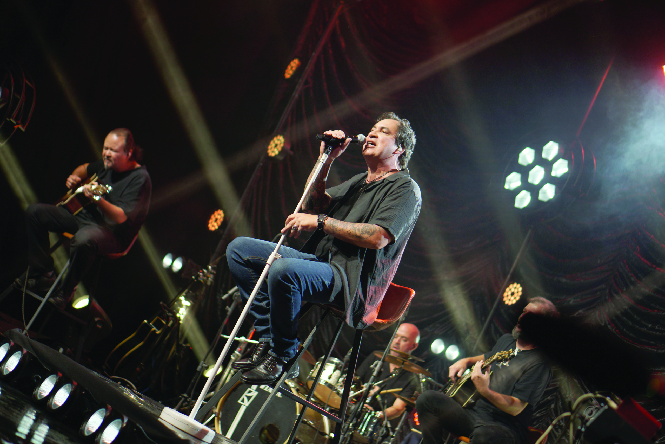 Neto Fog – A emoção do rock acústico que conquista o Brasil