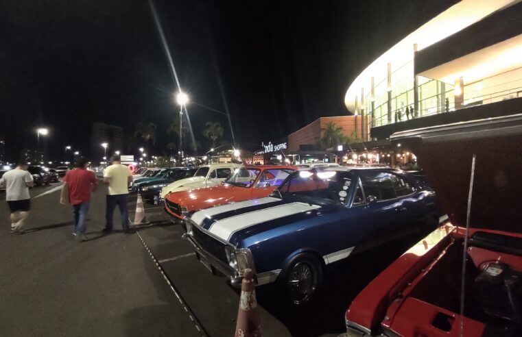 Relíquias sobre rodas marcam o último Encontro de Carros Clássicos de 2025 no Uberlândia Shopping