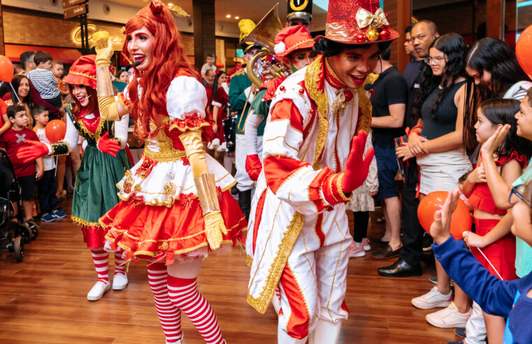Papai Noel chega ao Natal temático da Patrulha Canina no Uberlândia Shopping com caravana iluminada da Coca-Cola