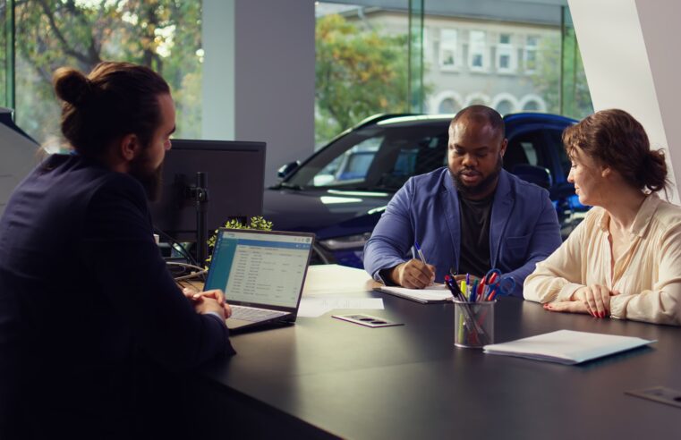 Expansão do mercado automotivo impulsiona contratação de seguros no país