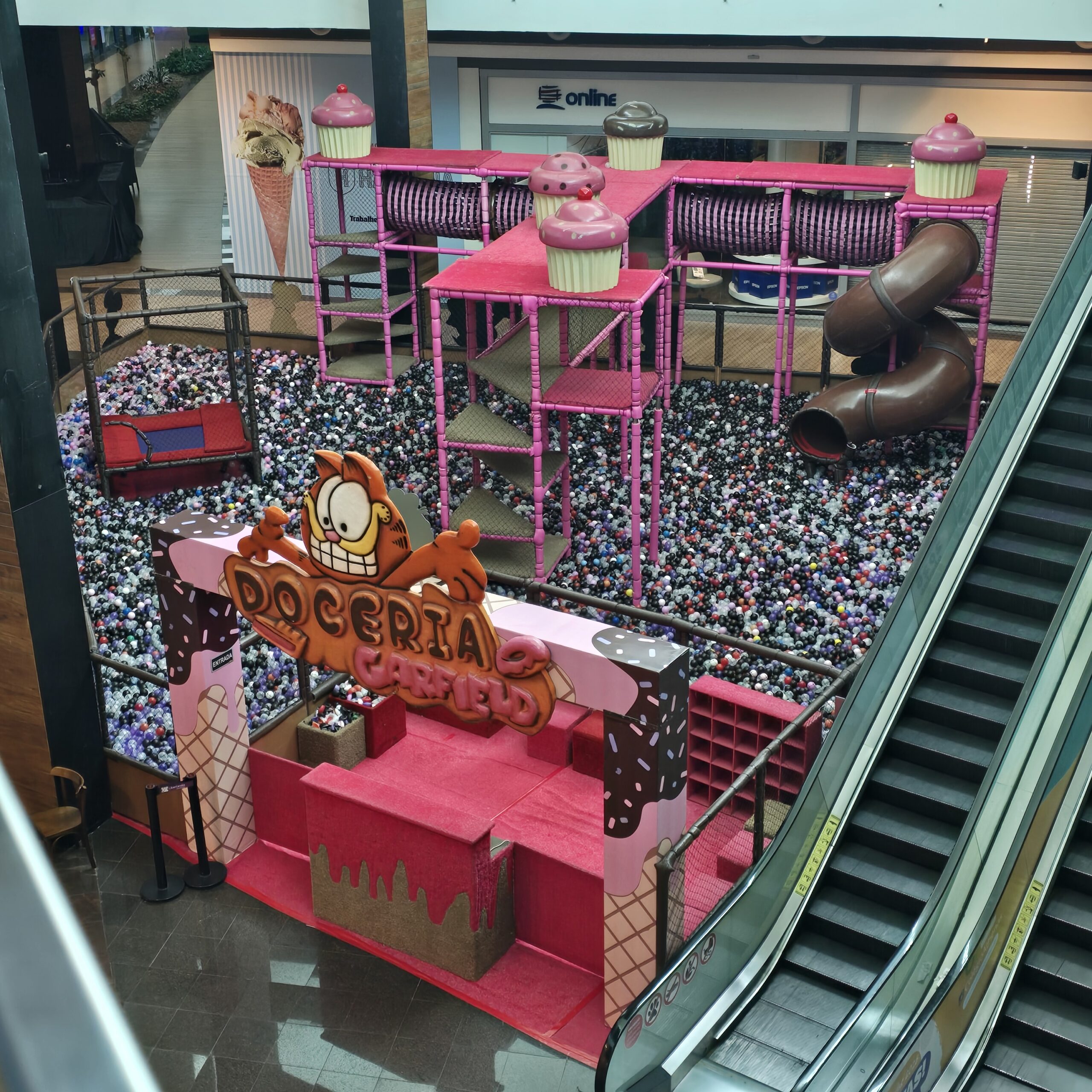 Doceria do Garfield e outras atrações animam as férias no Uberlândia Shopping