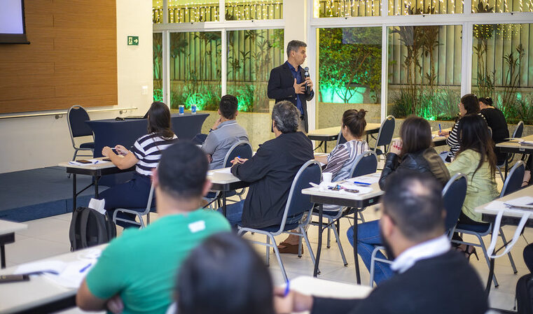 Fundação CDL divulga agenda de cursos com foco em gestão, vendas, liderança e desenvolvimento empresarial 