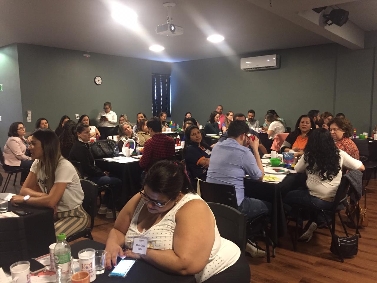 Pontes de Amor recebe especialistas internacionais para capacitação profissional voltada ao fortalecimento de vínculos com adolescentes