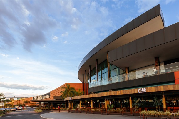 Alimentação e lazer funcionam no Uberlândia Shopping durante o feriado de 1º de maio