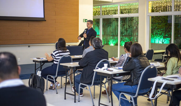 Fundação CDL Uberlândia abre inscrições para cursos com foco em desenvolvimento profissional, marketing e gestão de equipes 
