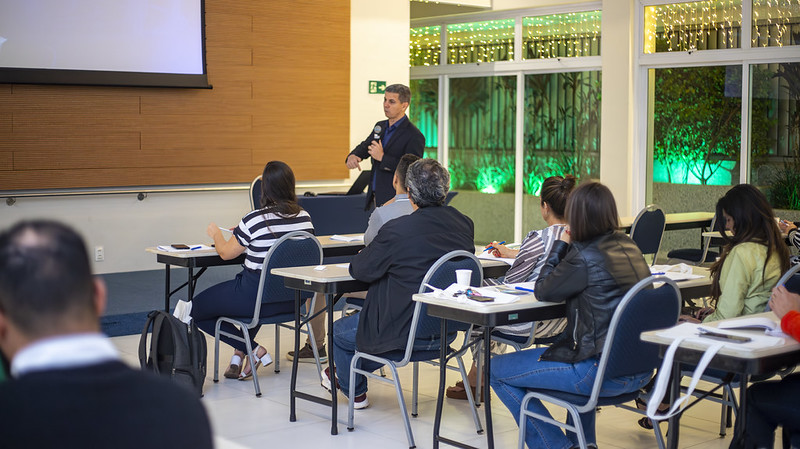 Fundação CDL Uberlândia abre inscrições para cursos com foco em desenvolvimento profissional, marketing e gestão de equipes 