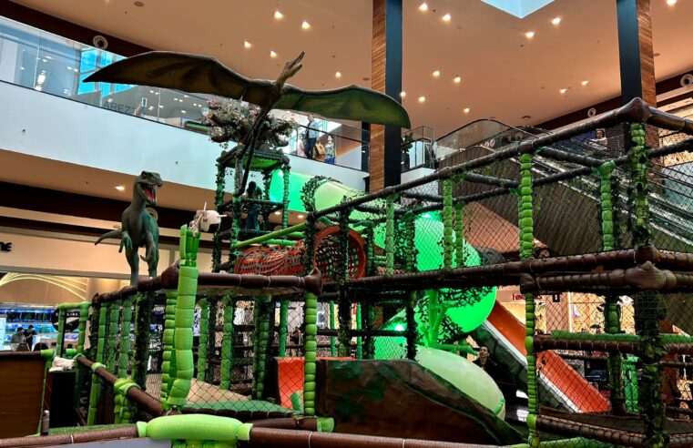 Jurassic Kids transforma Uberlândia Shopping em uma grande aventura pré-histórica nas férias escolares