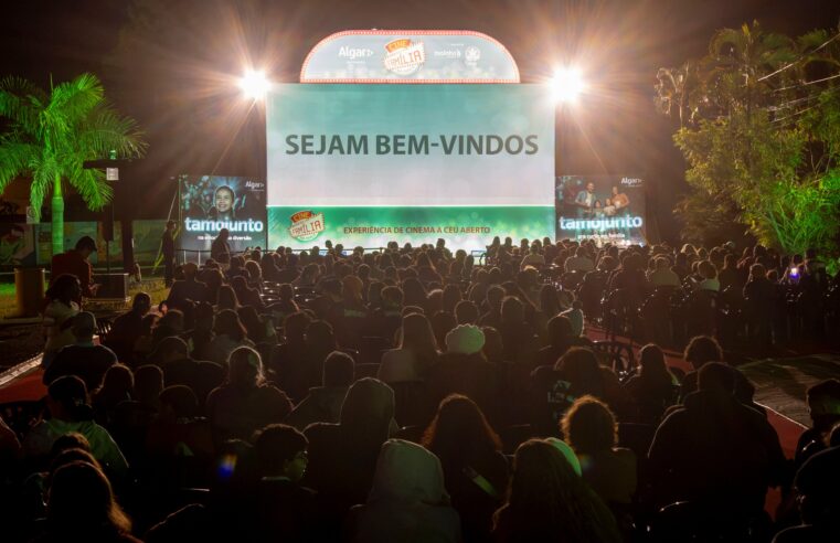 Noite de cinema a céu aberto marca abertura do Cine Família na Praça em Araguari
